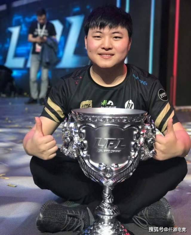 包含LOL名人堂不按赛区轮换！Knight谈石油杯目标：碾碎别人的牌子的词条