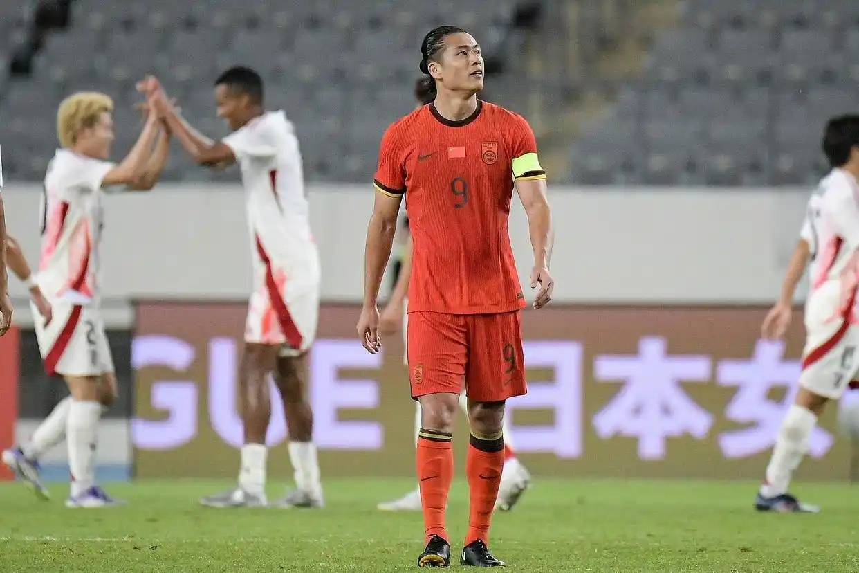 包含怎么踢都踢不过！国足面前，日本队如镜子般的词条