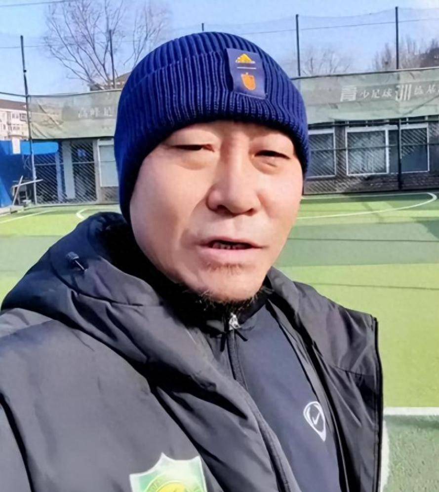关于20年前，那个让那英甘愿“未婚生子”的前国脚高峰，如今过得怎样的信息
