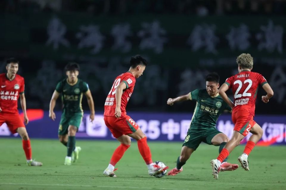 包含足协杯-王上源钟义浩相互传射河南3-2逆转浙江的词条