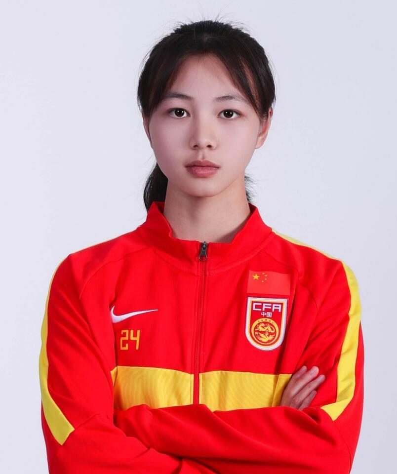 泰国女足新秀崭露头角，获得关注和赞誉